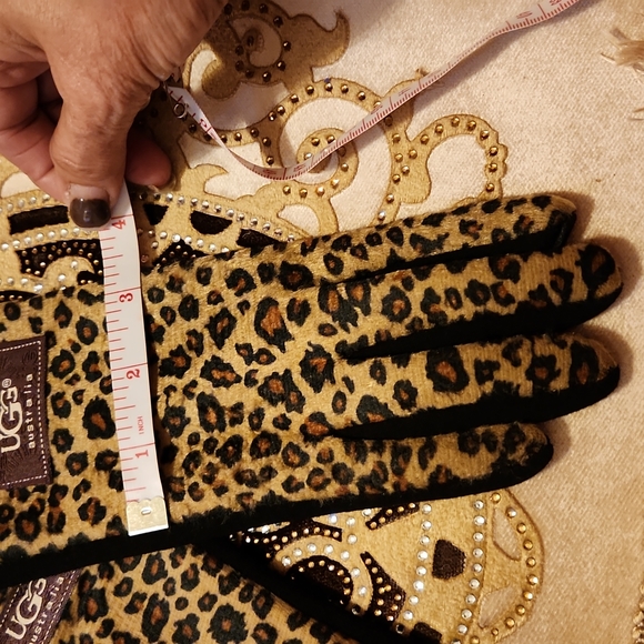 NEW UGG GLOVES - Picture 6 of 6